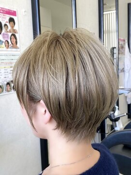 アヴソリューク(Absoluk) 前髪あり丸みショート30代40代50代