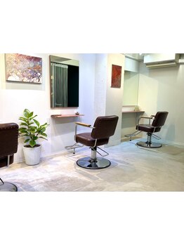 NYで経験を積んだベテランスタイリストが、あなたの髪に本当に似合うスタイルをご提案♪髪のお悩みも解決◎