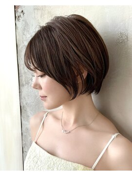 アフロート ルヴア(AFLOAT RUVUA) 【岩田莉奈】40代50代の似合わせカットで若見えショートボブ新宿