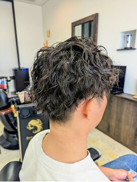カオル(KAORU) 無造作スパイラルパーマ×フェード