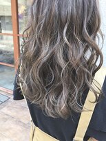 ニト(nito)&nbsp;ハイライト×アッシュベージュカラー