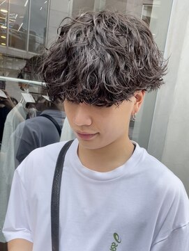 フィフスジングウマエ 原宿(fifth JINGUMAE) メンズパーマ波巻きスパイラルパーマツイストスパイラルパーマ
