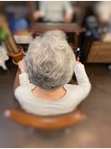 ショートのトップにボリュームを出したパーマスタイル