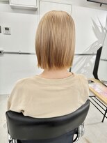 ヒビヲ(HIBIO)&nbsp;ショートボブ切りっぱなしボブタッセルボブベージュカラー横浜