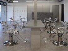 アンドシー(&C.)の雰囲気(モダン基調で落ち着きのある、スタイリッシュな店内。)