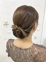 メカマハロジャミング(Me Ka Mahalo Jammming) タイトなシニヨン/シニヨン/タイトヘア/ヘアセット/お呼ばれヘア