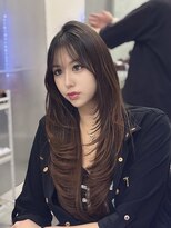 ロムーク 表参道(LOMKH)&nbsp;ミディアムレイヤーロングレイヤーカット顔周りブルーブラック