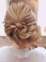 マジックマッシュ(Magic Mush)&nbsp;編み込みサイド寄せアップ