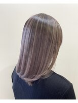 イト(ito.)&nbsp;外国人風バレイヤージュ_アースカラー_くびれヘアツートンカラー