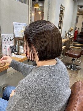 コンパス(COMPASS) ぶつ切りボブにアッシュベージュ