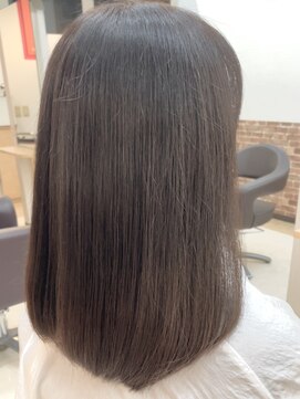 カットハウス はさみの部屋 ミディアム/ローレイヤー/酸性トリートメント/フォギーベージュ