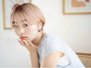 カラーズ ウィズ ブルック(COLORS with BROOK)の写真/経験豊富なスタイリストが骨格に合わせたミリ単位のカットで360度美フォルム◎再現性も高く忙しい朝も楽に