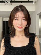 ロシェ 横浜店(loche)&nbsp;大人ガーリー×ミディアムレイヤーカット×ダークアッシュ横浜駅