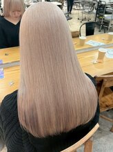《*ミルクティーのような柔らかい色味のベージュ*》髪の艶感と肌馴染みが良く、メイクとの相性◎[ブリーチ]