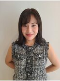 暗め赤みなしカラー。ツヤツヤで肌も白く感じます！
