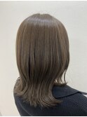 オリーブベージュ