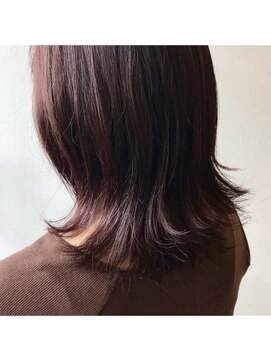 シュプール(spur) 艶感ピンク×外ハネボブ