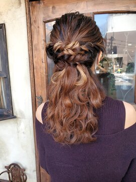 ヘア メイク リン(hair make rin) 波巻きルーズ編み込み