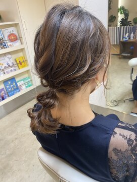 ヘアアンドメイクフリッシュ(HAIR&MAKE FRISCH) ポニーテール アレンジ 1