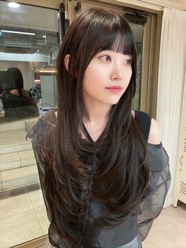 ユニ 原宿(uni) 韓国ヘアハッシュカットロングレイヤーカットグレージュ前髪原宿