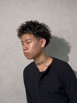 カイ(X) テーパーフェードスパイキーショート