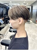 40代50代60代耳かけショート前髪なしハンサムショート白髪ぼかし