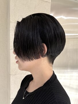 イマイ ケイアウラ(imaii k-aura) 刈り上げショート/ハンサムショート/ブルーブラック