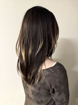 ノラ シブヤ(NORA) レイヤーカットハッシュカットデザインカラー裾カラーハイライト