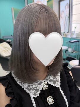 ユー イケブクロ(u Ikebukuro) シルバーアッシュ/ダブルカラー/ボブ/ブリーチ/グレイ