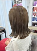 オリーブベージュ外はねミディアム