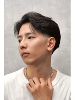 トラスト ザ バーバー 東京駅日本橋店(TRUST the Barber)&nbsp;テーパーフェード/センターパートスタイル