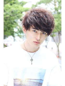 ネイビー(NAVY) 軽めショート フェザーマッシュ 2ブロック 束感 無造作 透明感