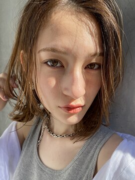 サングース(Sungoose) sungoose　ショートボブニュアンスカラーセンターパート