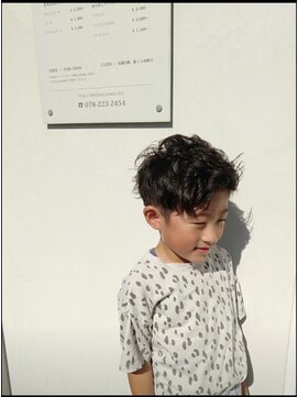 ヘアアンドスパ メロウ(hair and spa mellow) アップバングショート×パーマ　キッズパーマ