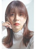 目元を包むワイドバングミディ