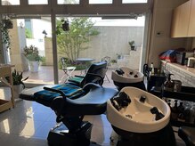 スガタ サロン(SUGATA SALON)の雰囲気（フルフラットのシャンプー台で首への負担を最小限に施術します☆）