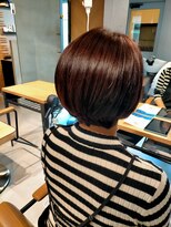 デラハイダウェイ(DELA HIDEAWAY)&nbsp;秋冬カラーワインレッドで大人ショートカット