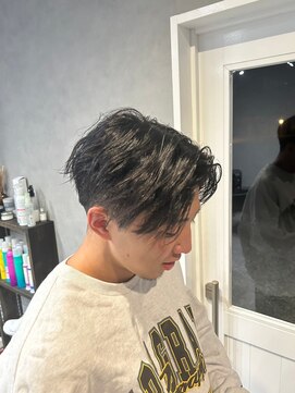 アクロマティック(Achromatic) 前下がりマッシュ