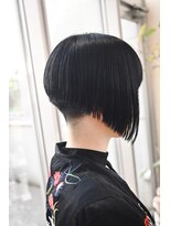 オルガ(orga) 急激な前下がりの刈り上げボブ