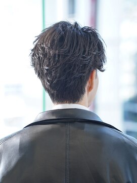 アルファ 新宿(alpha) フェザーパーマ/ブルーブラック/刈り上げセンターパート[新宿]