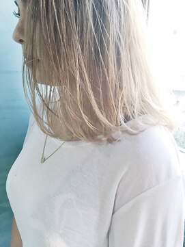 クラン(clan) 長めボブ×ミルキーベージュ