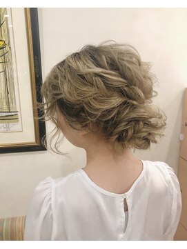 サエラクワトロ お呼ばれシニョンアレンジ【CAETLAQUATTRO】