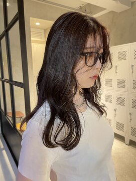 エリマ 調布(elima) 顔周り毛流れカットワンカラーワインレッドカラー20代