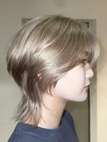 ノラ シンディ(NORA CYNDY)&nbsp;ホワイトブロンドブリーチメンズ韓国ヘアセンターパートウルフ