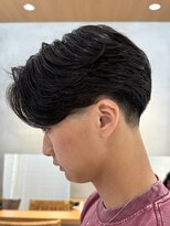 ニコ トウキョウ(nico TOKYO)&nbsp;テーパーフェード刈り上げセンターパートニュアンスパーマ毛流れ