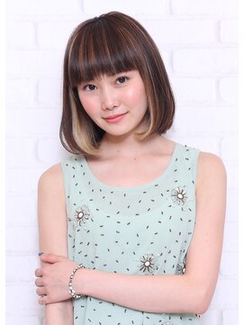 カミビト マヴィー(kamibito mavie) インナーカラー　イヤリングカラー　レイヤーボブ　グレージュ