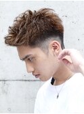 ショートレイヤーツイストパーマかき上げヘアツーブロック
