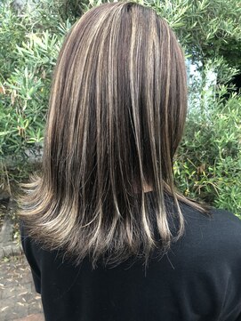 ドクターズサロン レラパール 【Lela Pearl 高知】フルホイルブリーチ グレージュ