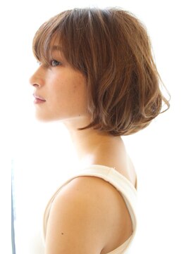 レウナ 外苑前(Reuna) 前髪あり　大人可愛いウェーブボブ　外国人風