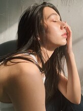 【natural high light 】微妙に細さを変化させてナチュラルに柔らかい質感のハイライトに。